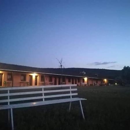 Hotel Rural Puerta De Monfrague 比利亚雷亚尔圣卡洛斯 外观 照片